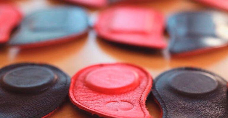 El biomagnetismo es una terapia alternativa que utiliza imanes para equilibrar y armonizar la energía en el cuerpo.