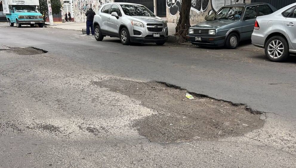 Si tu vehículo sufre daños al caer en un bache, puedes solicitar una indemnización al gobierno capitalino.