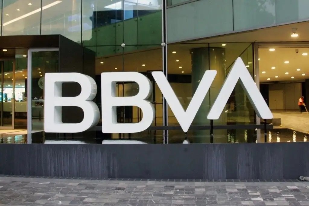 De acuerdo con clientes del banco, desde la noche presenta desperfectos la app para teléfonos móviles, lo que ha causado que en X esté en tendencia BBVA fallando o BBVA no funciona.