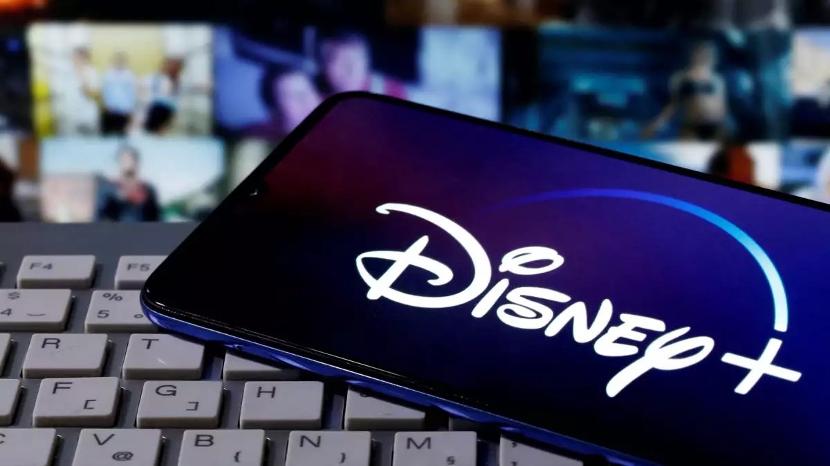 A partir del 12 de noviembre, Disney+ comenzará a restringir la compartición de cuentas entre usuarios, una medida que ha sido anunciada oficialmente por la compañía a través de correos enviados a sus suscriptores.